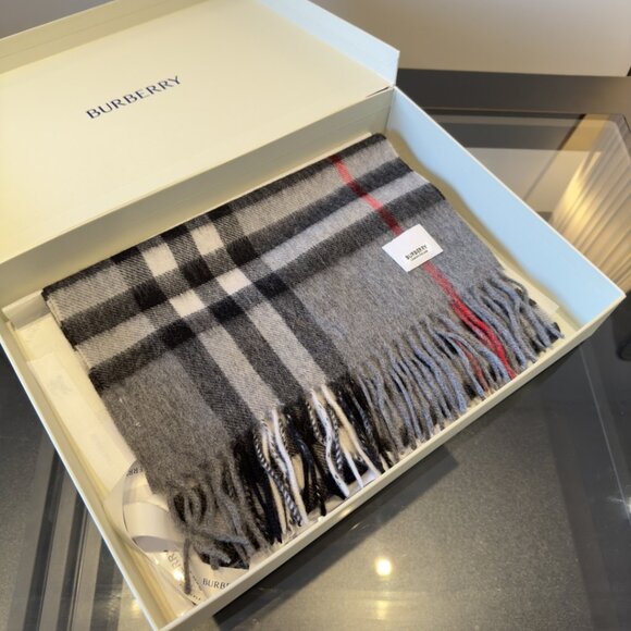 Burberry scarf - Picture 1 of 4